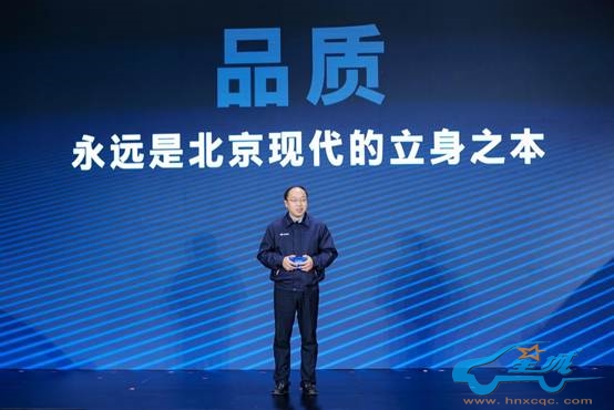 屏幕上的人 低可信度描述已自动生成