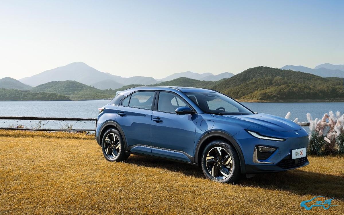 12万级纯电SUV哪吒X,智能车机能玩出什么样的花活儿?