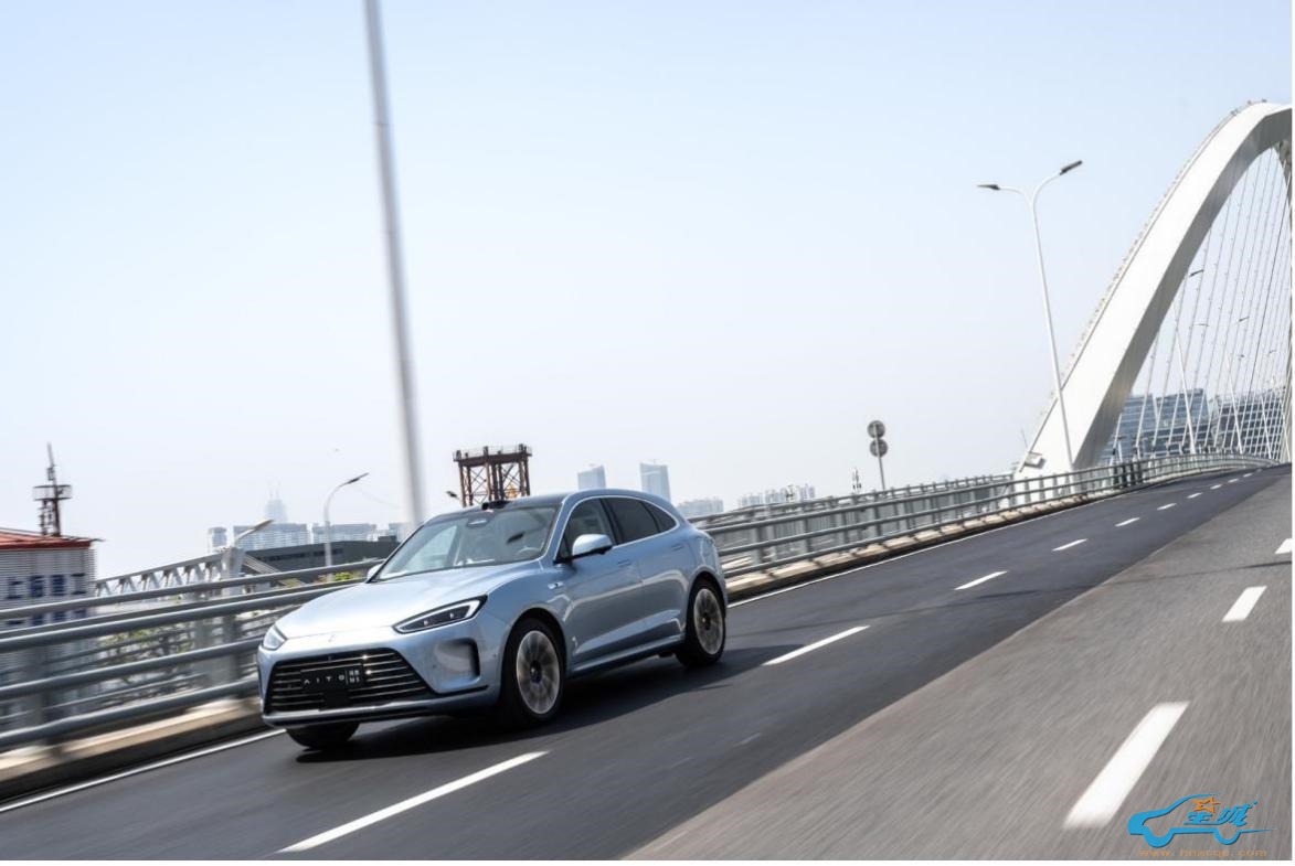 性能与可靠兼顾,问界M5智驾版助力节后返程之旅