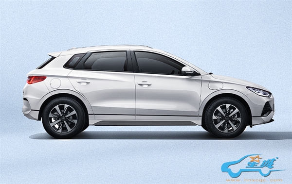 全系标配热泵空调跑更远 比亚迪e2荣耀版上市：8.98万起