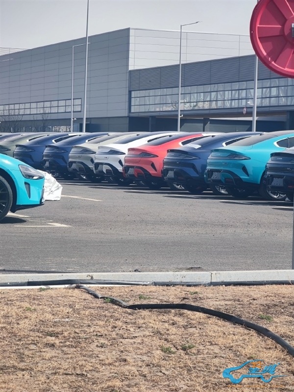 3月28日上市！小米汽车SU7新配色曝光：深紫、奶油蓝颜值爆表