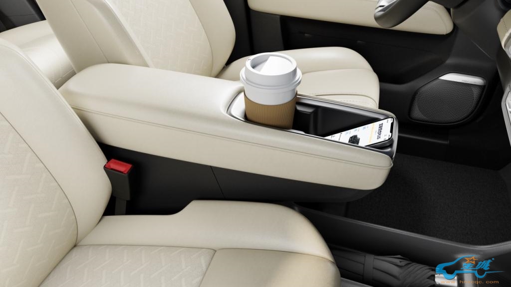 “五门方盒子”宝骏悦也Plus内饰官图首发!67%得房率打造精装大两房座舱