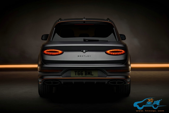 黑色宾利双翼徽标 添越S炫黑版演绎全新可能 (5).jpg