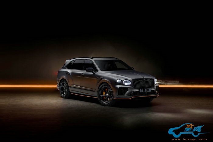 黑色宾利双翼徽标 添越S炫黑版演绎全新可能 (2).jpg