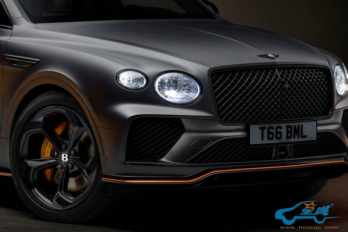 黑色宾利双翼徽标 添越S炫黑版演绎全新可能 (12).jpg