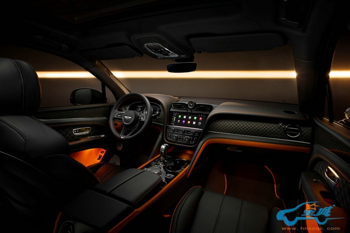 黑色宾利双翼徽标 添越S炫黑版演绎全新可能 (9).jpg