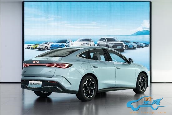 海上的汽车中度可信度描述已自动生成