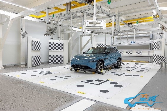 桌子上有许多车AI 生成的内容可能不正确。